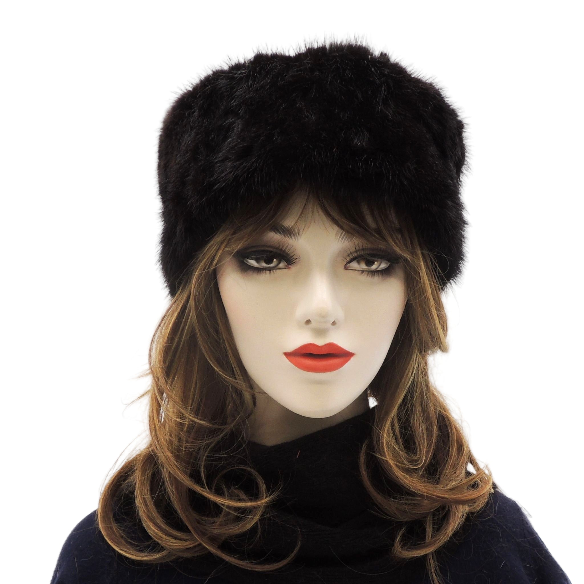 Front view of handmade black leather and recycled mink cloche hat for women – vintage 1920s style, crafted in Quebec by Côté Cuir.