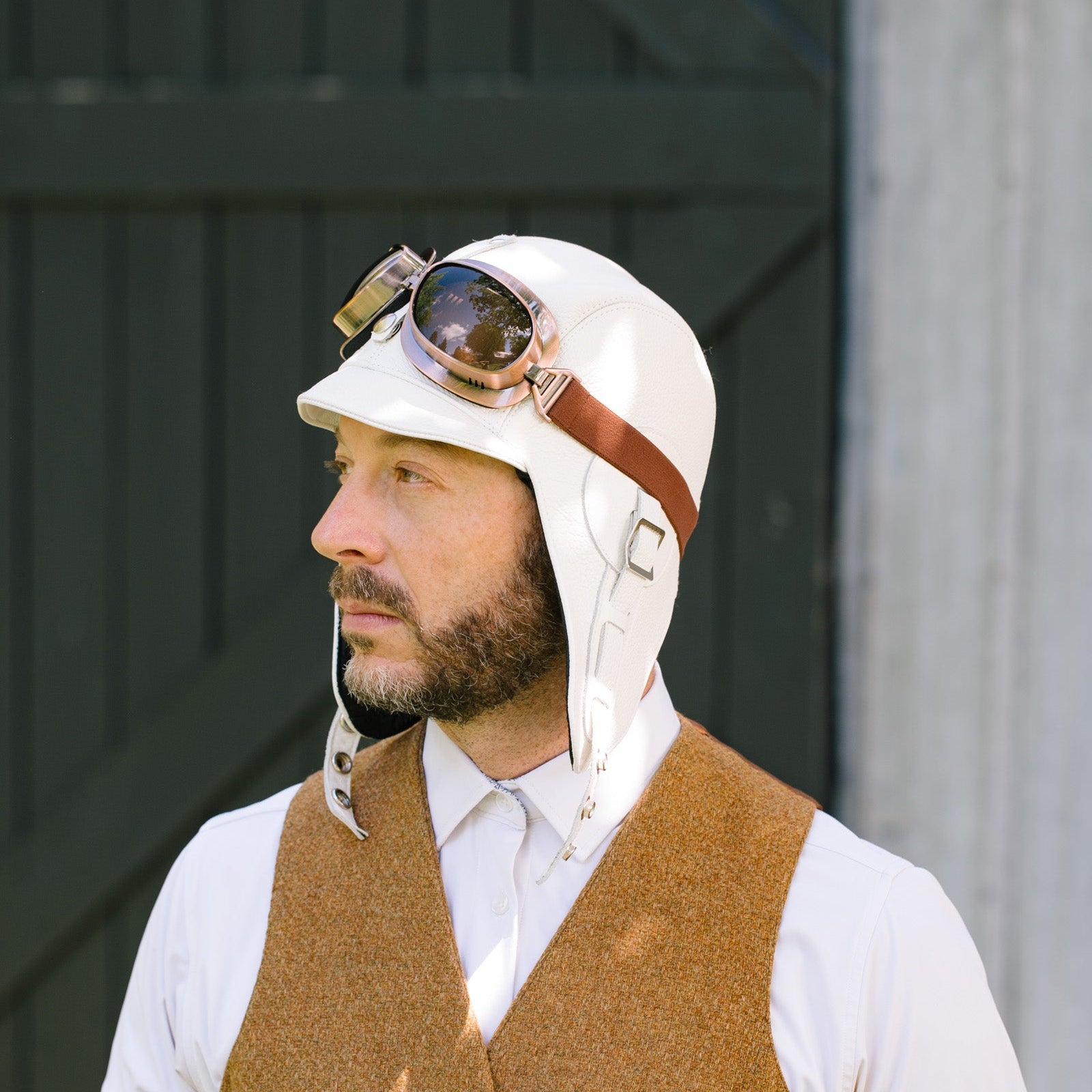 Men wearing a white aviator hat un leather