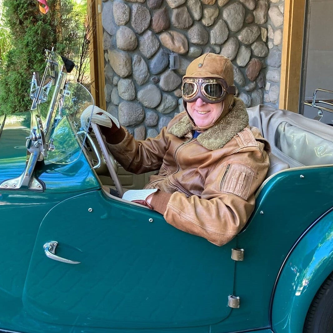 Hat for convertible car driving